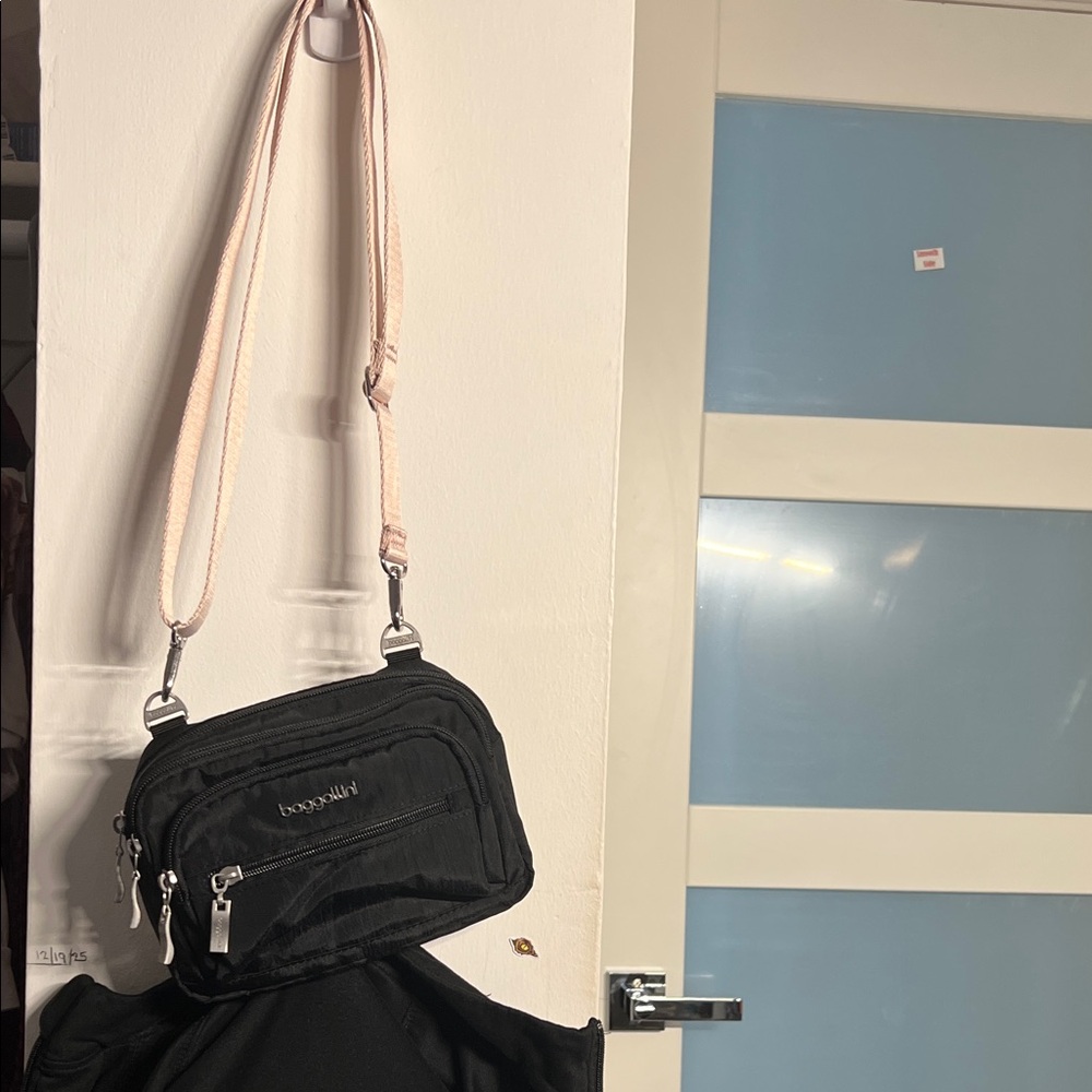 Baggallini Black Crossbody Bag with Light Pink Strap
